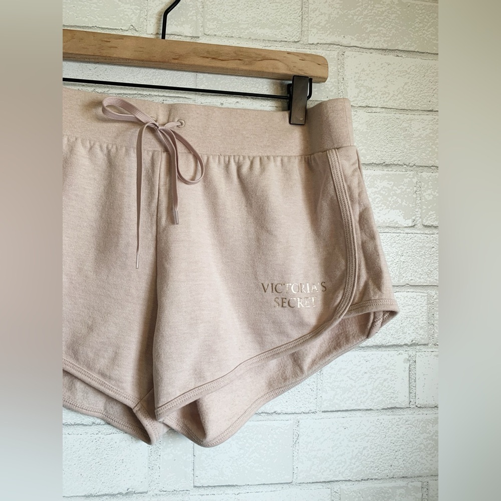 $3/20 Victoria's Secret Light Tan Women's Fleece Drawstring Lounge Shorts M - Picture 2 of 5